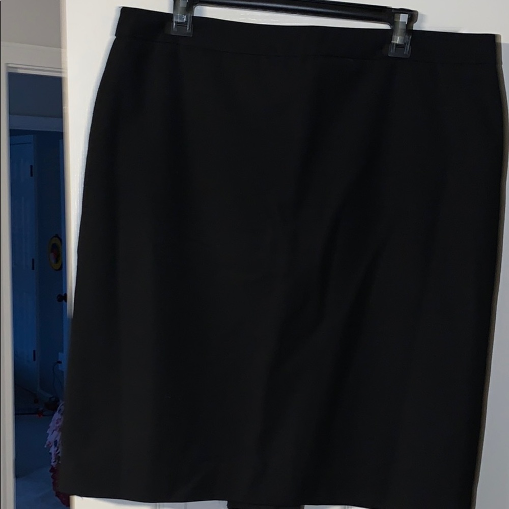 Ann Taylor black pencil skirt